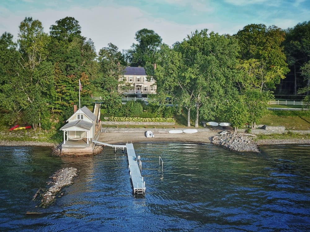 Undocking 2022: ready to remove the docks (Source: Geo Davis)