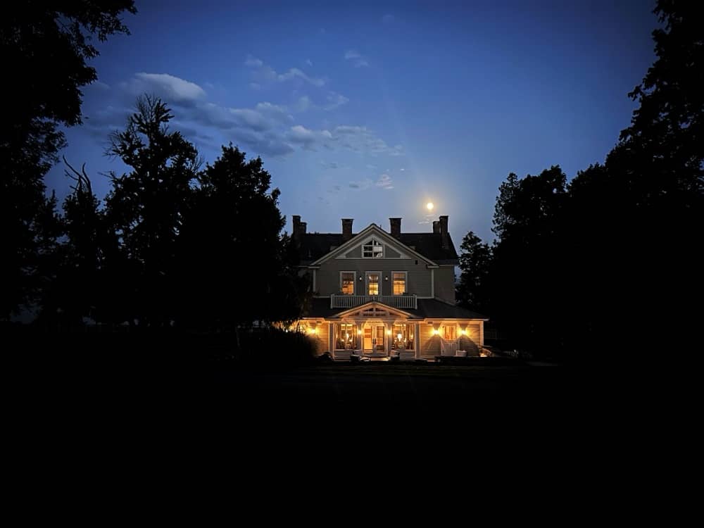 Preambulum: Waxing Supermoon (Photo: Geo Davis)
