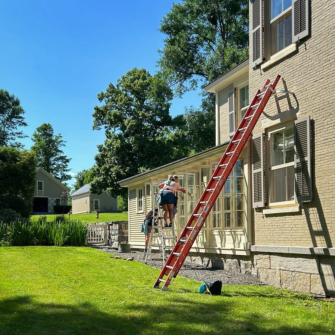 Lomeli’s Cleaning Services Washing Rosslyn’s Windows (Photo: Glen Gherkins)