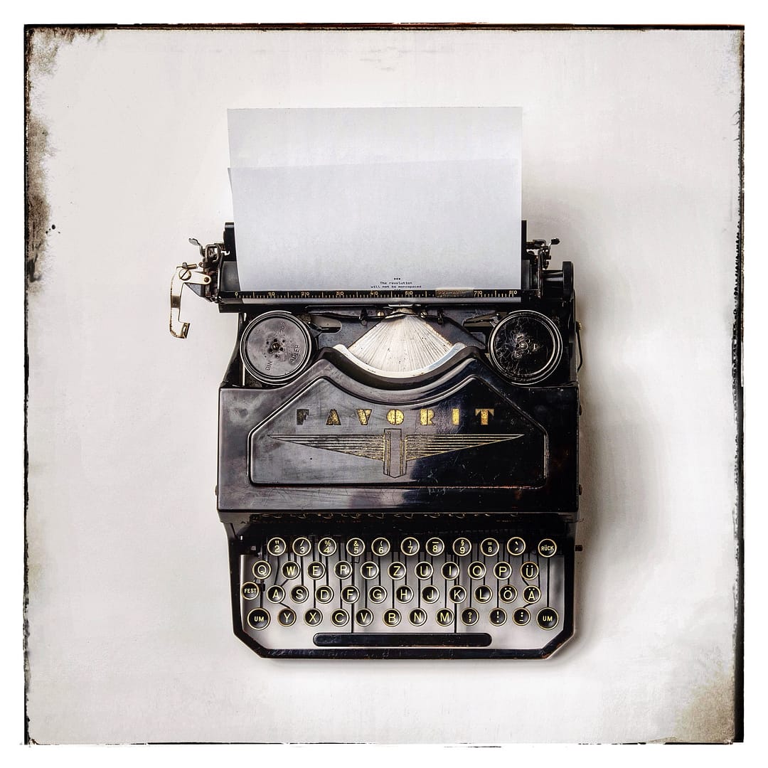 Analog: Vintage Typewriter (Photo: Provenance Unknown or Overlooked)