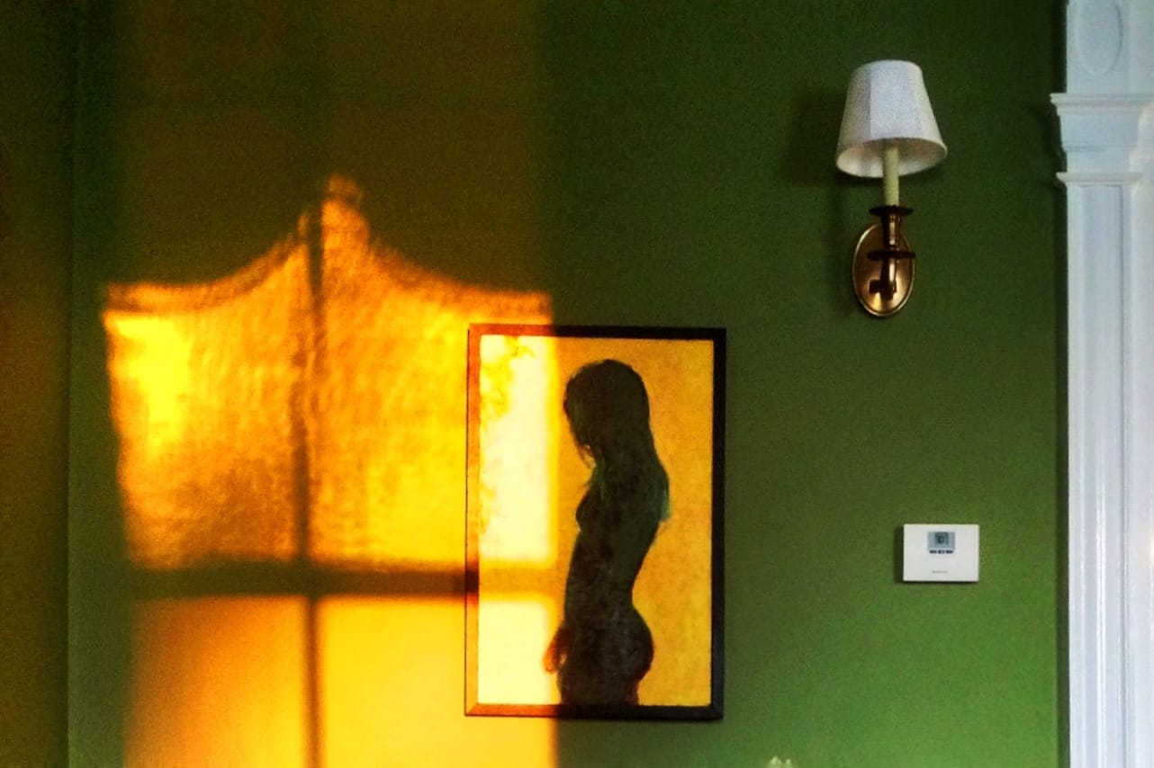 Parlor Light & Paul Rossi Painting (Photo: Geo Davis)
