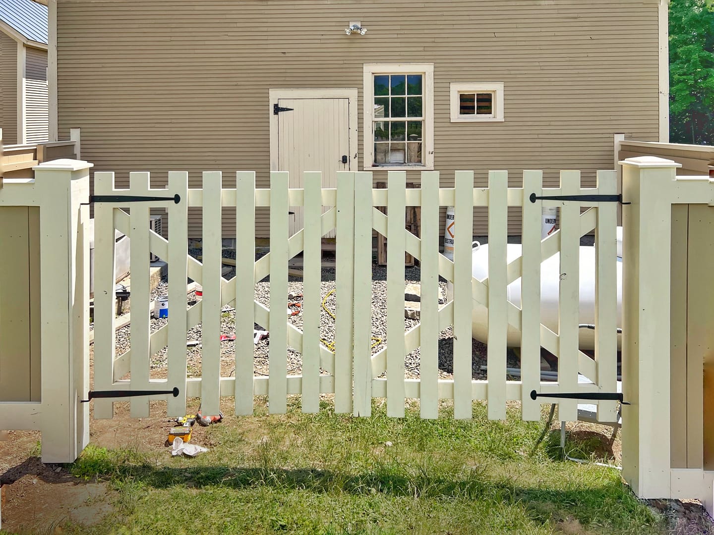 Privacy Fence with Gate and Post Caps (Photo: Tony Foster)
