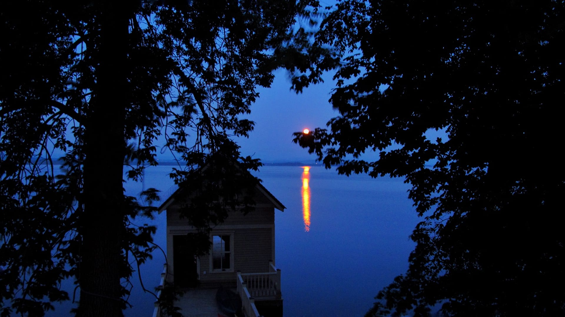 Boathouse Moonrise, June 16, 2011 (Photo: Geo Davis)