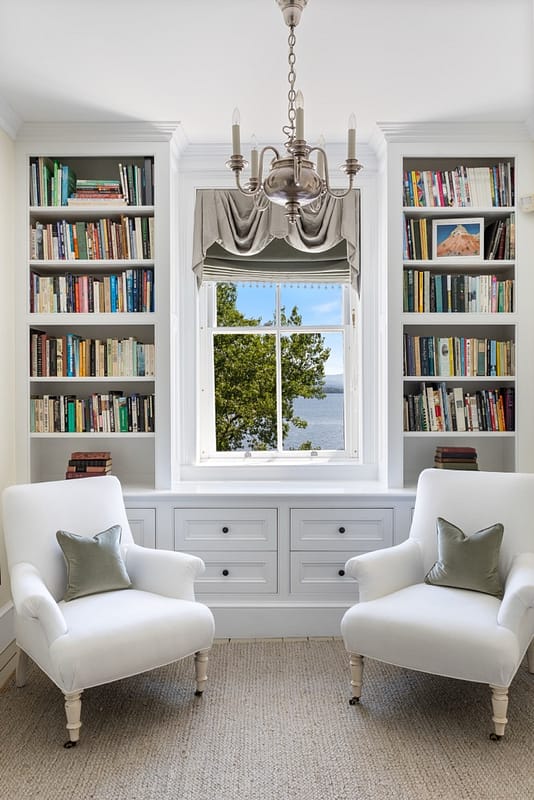 Rosslyn Hallway Reading Nook, August 2024 (Photo: Jen Cypress)