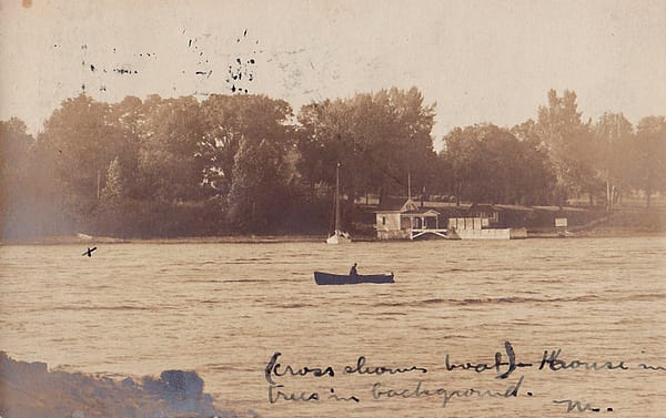 Rosslyn Boathouse, Circa 1907 (Source: vintage postcard with note) Rosslyn Boathouse, Circa 1907 (Source: vintage postcard with note)
