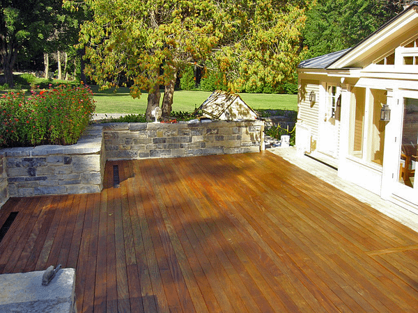 Sealing Garapa Deck, September 19, 2009 (Source: Geo Davis) Sealing Garapa Deck, September 19, 2009 (Source: Geo Davis)