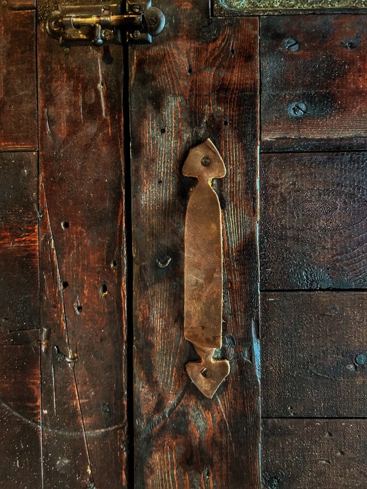 Repurposed Horse Stall Strap Handle (Photo: Glen Gehrkens)