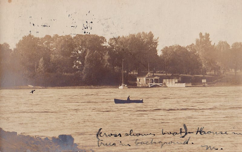 Rosslyn Boathouse, Circa 1907 (Source: vintage postcard with note)